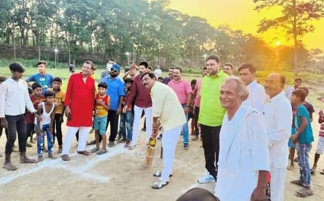 In the midst of election campaign, Bahubali Anand Mohan hit 