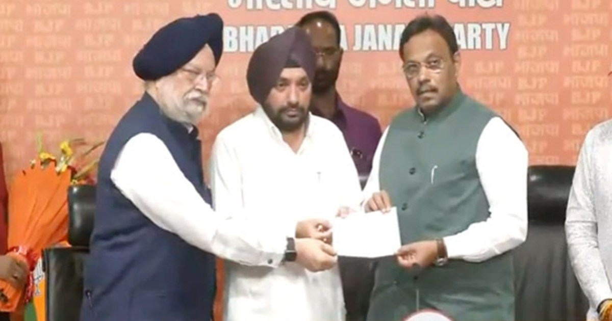 Arvinder Singh Lovely joined BJP along with his colleagues