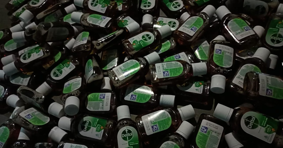 Gang selling fake products of big brands busted