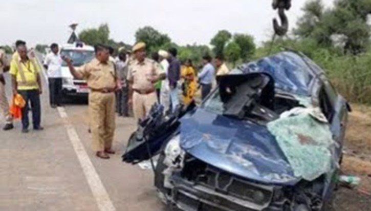 Horrible road accident, 8 people including a policeman died