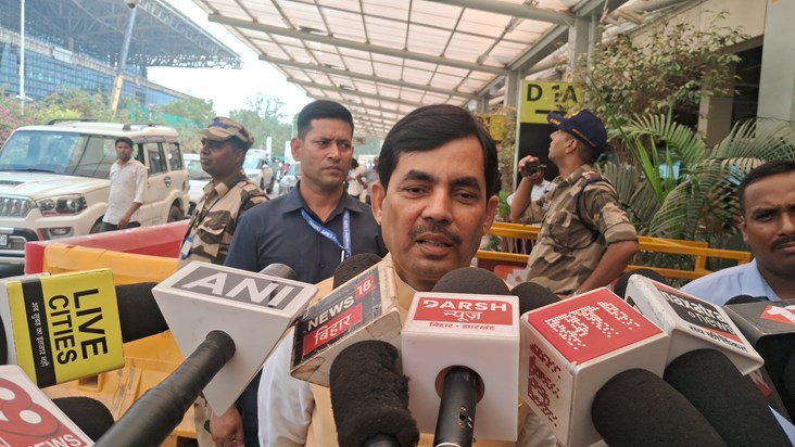 Mntri ki girftari pr bole shhnvaj husaun Mntri ki girftari pr bole shhnvaj husaun