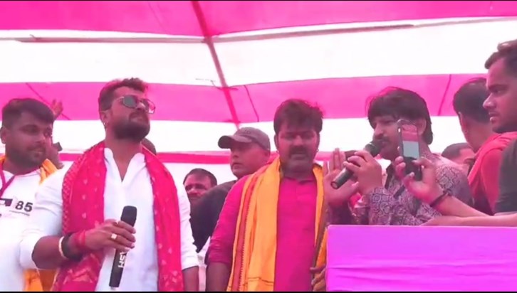 Crowd went out of control in the election program of Pawan S