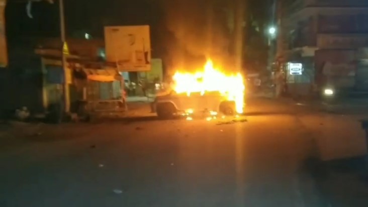 Chaos after accident, police vehicle set on fire