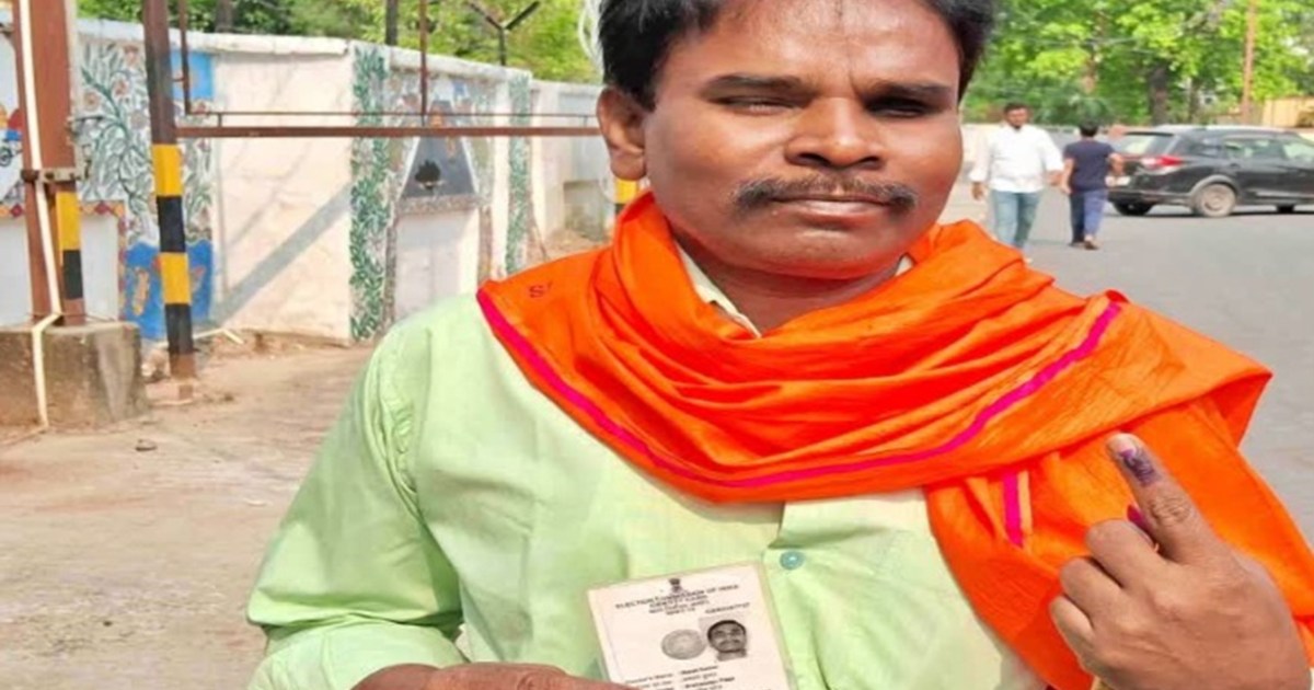 Along with the young and the elderly, blind voters voted ent