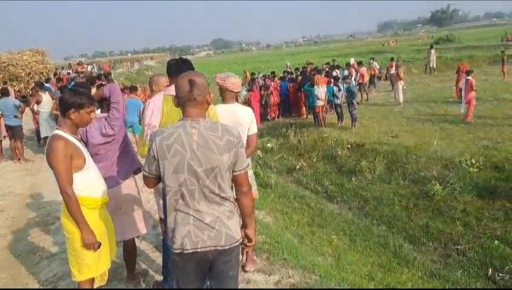 A young man who went to a friend's wedding procession was mu