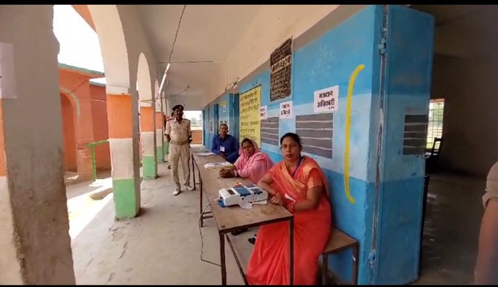 Long queues in Sheohar Lok Sabha constituency, vote boycott Long queues in Sheohar Lok Sabha constituency, vote boycott