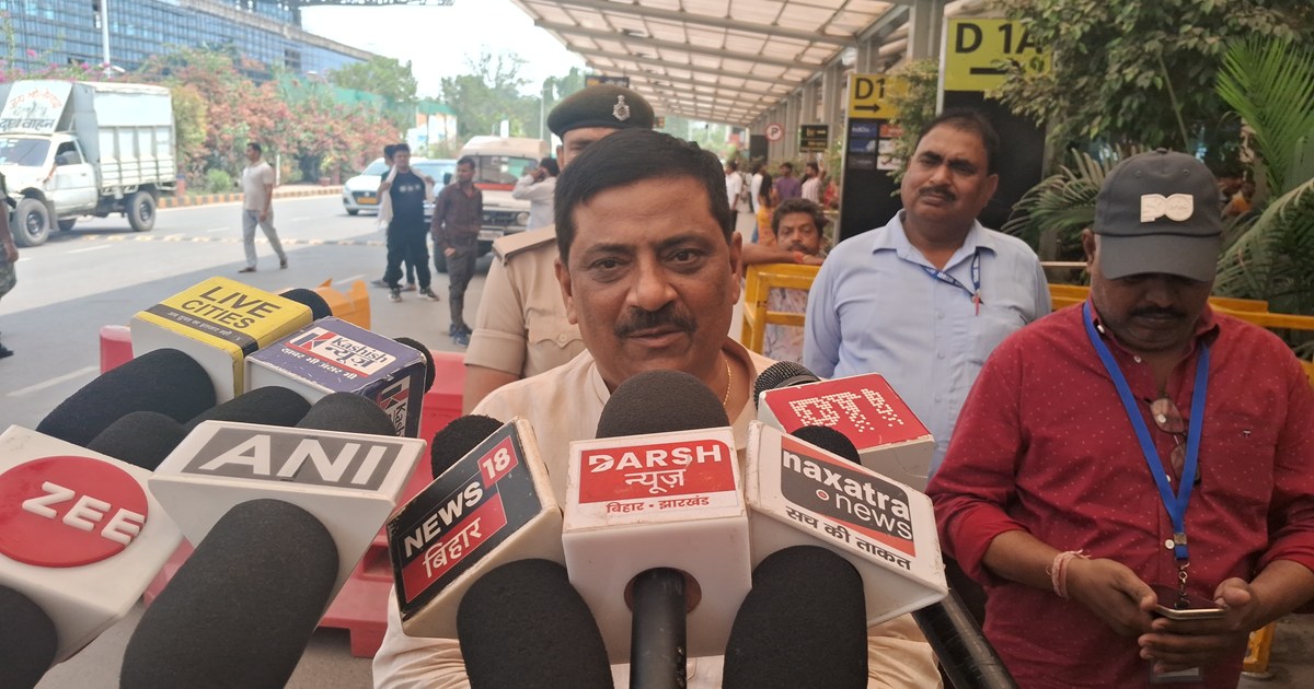 Sanjy jha ne tejsvwi par sadha nishana