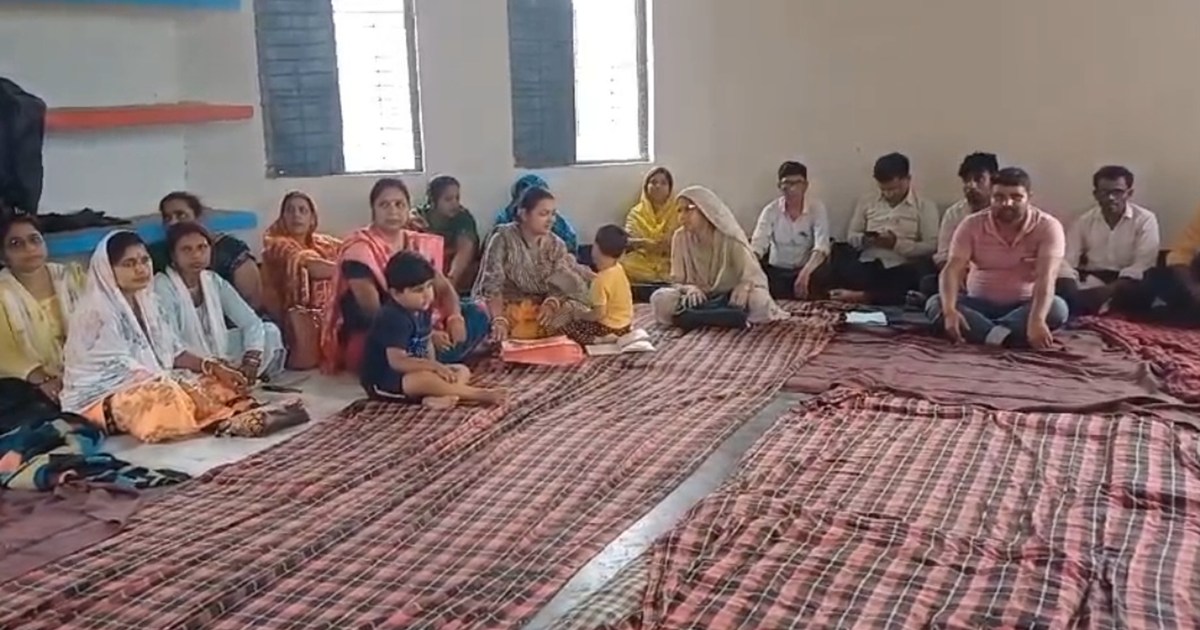 After the students, now even the teachers have started faint