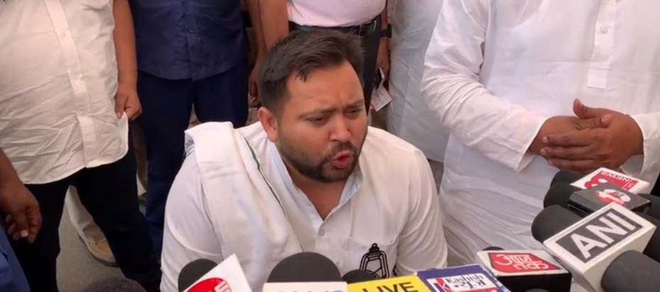 Tejsvhi ka byan kl ke rod sho me nitish dikhe asahj Tejsvhi ka byan kl ke rod sho me nitish dikhe asahj