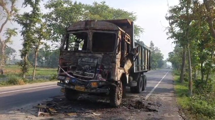 A truck caught fire after a fierce collision with a truck in