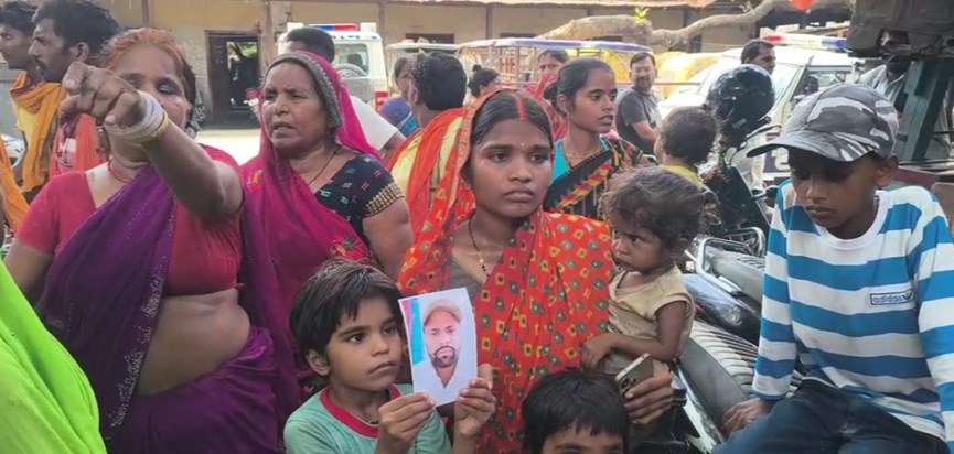 Missing Guddu's family members created a ruckus in Danapur, 