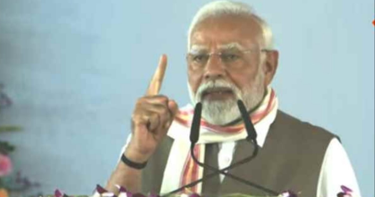 In the rally of Bikramganj, PM Modi attacked Lalu family alo