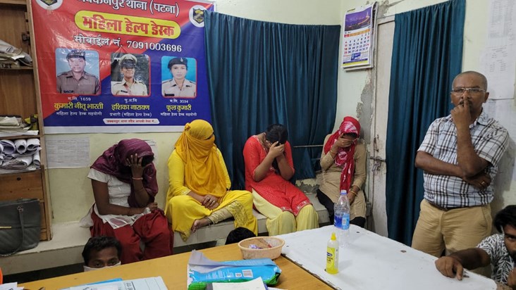Sex racket in capital Patna, several couples arrested red ha