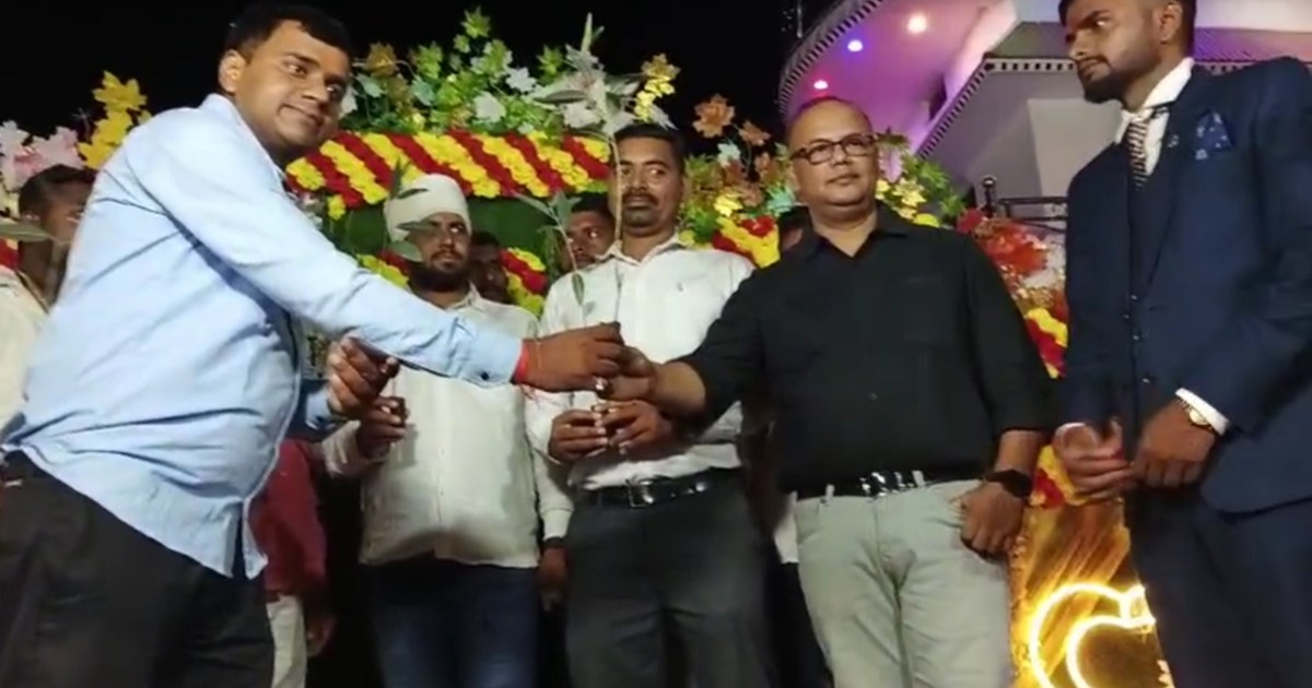 Master sahab gifted plants to the guests at his wedding