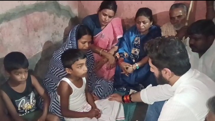 Chirag Paswan met the family of martyr Sikandar Rawat