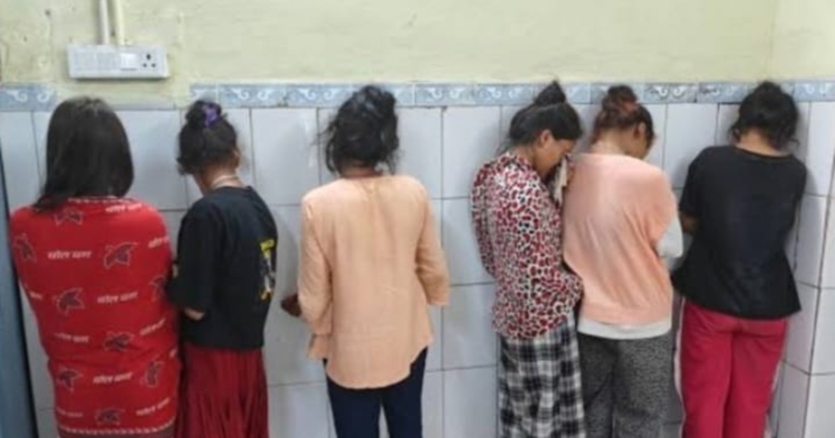 Saran police takes action against orchestra team, releases 1