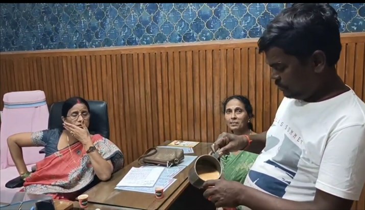Honorable public representatives and officials drank tea wor