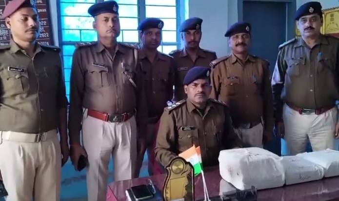 Strange game of railway police, filled stones in packets of 