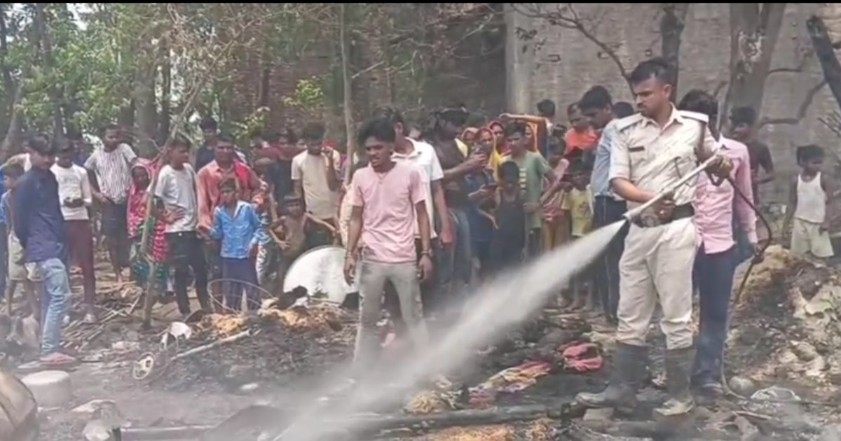 Three girls who came to their grandmother's house in Narkati