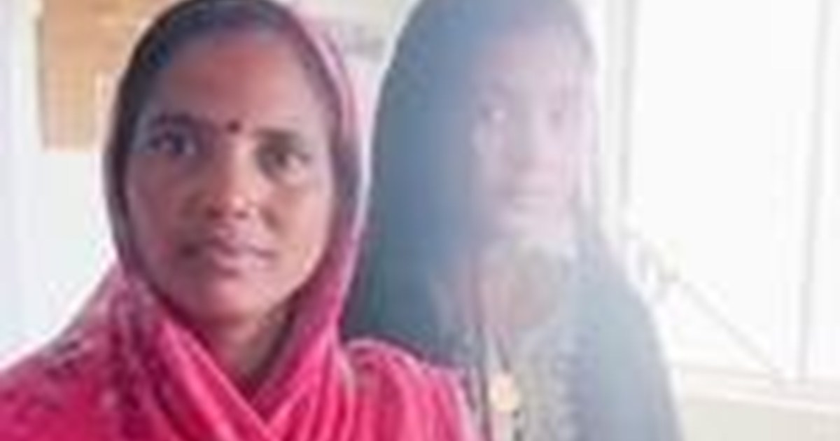 After marriage, the sas reached the school to get her bahu e