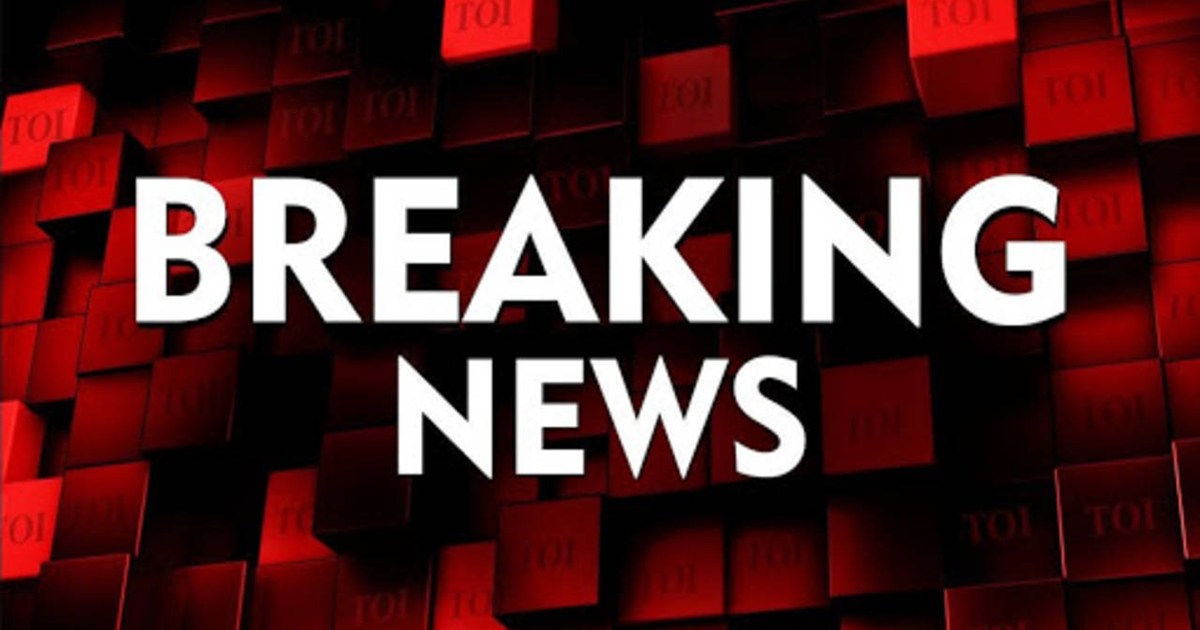 Fire in a three-storey building, 17 dead.