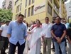  पश्चिम बंगाल की CM ममता बनर्जी लालू परिवार से मिलने पहुंची अस्पताल, तेजस्वी को दी डबल शुभकामनाएं