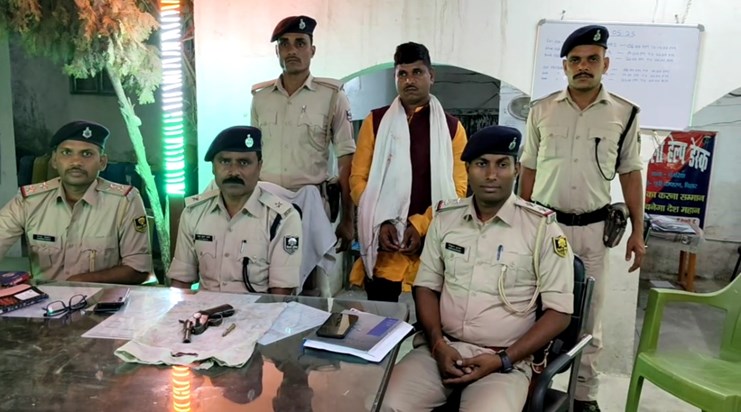 Motihari police arrested the uncle who made his niece dance 