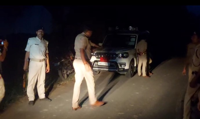 More than 5 lakhs looted from petrol pump manager in Salimpu More than 5 lakhs looted from petrol pump manager in Salimpu