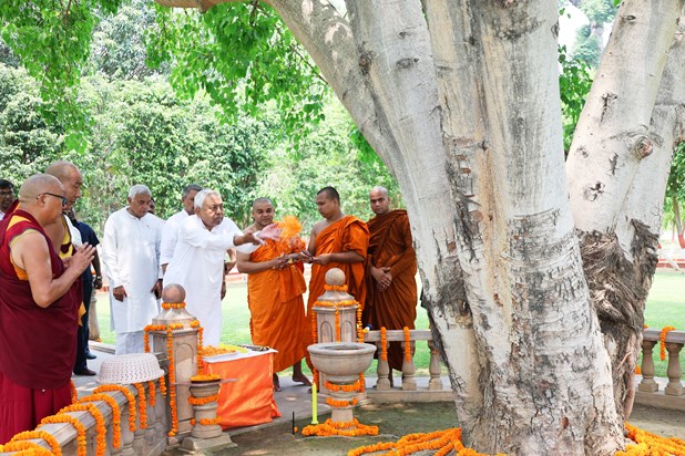 On the occasion of Buddha Jayanti, CM Nitish performed puja 