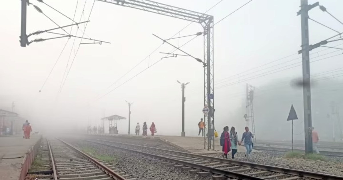 People are hiding under blankets due to falling mercury in B