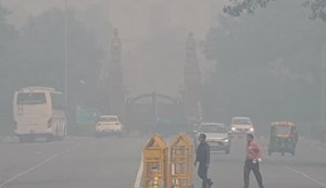Delhi's air turns into 'poison', smog prevails throughout the day, visibility also affected