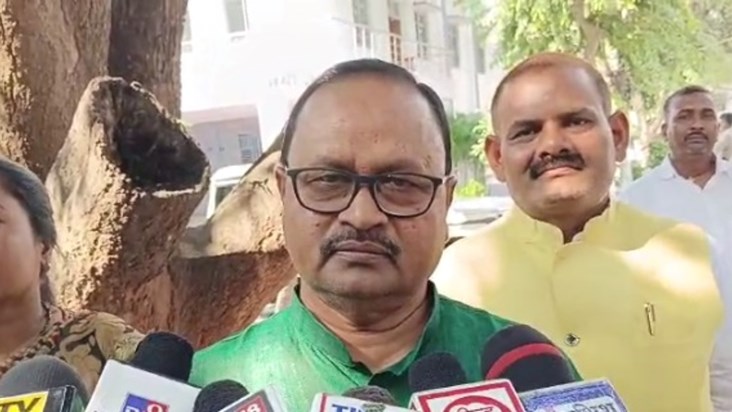JDU leader has no shortage of weapons, told everything himse