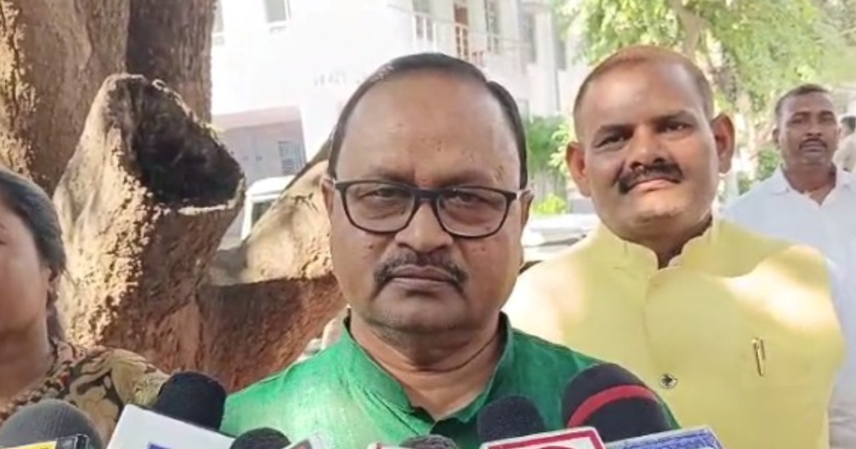 JDU leader has no shortage of weapons, told everything himse