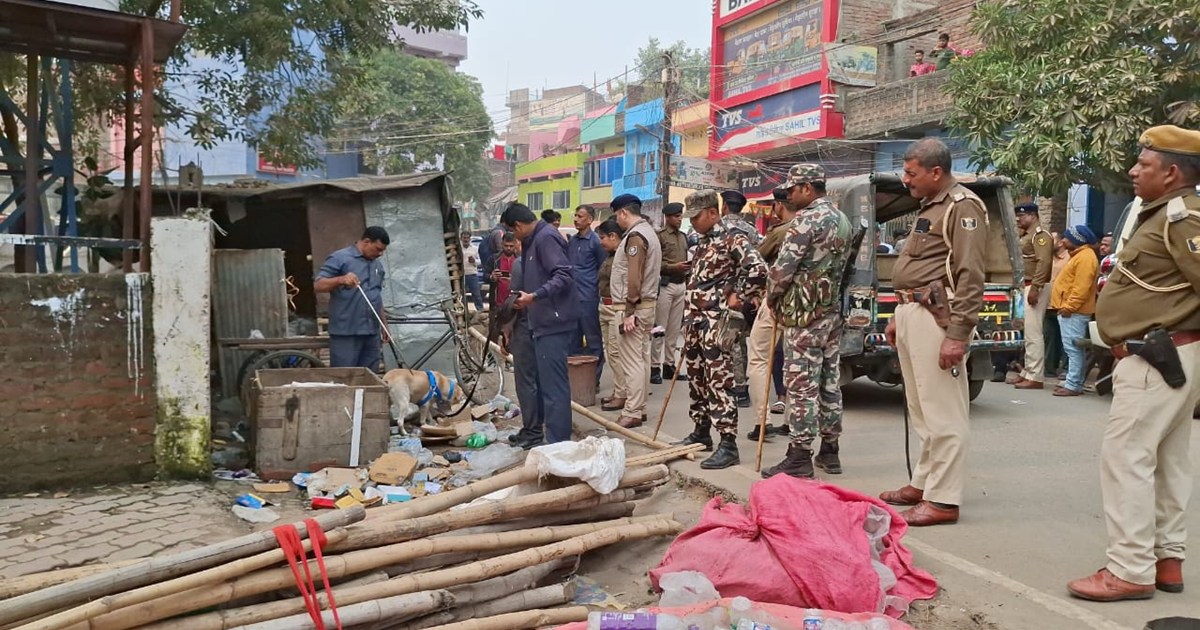 Explosion in garbage in Gaya, two brothers got trapped
