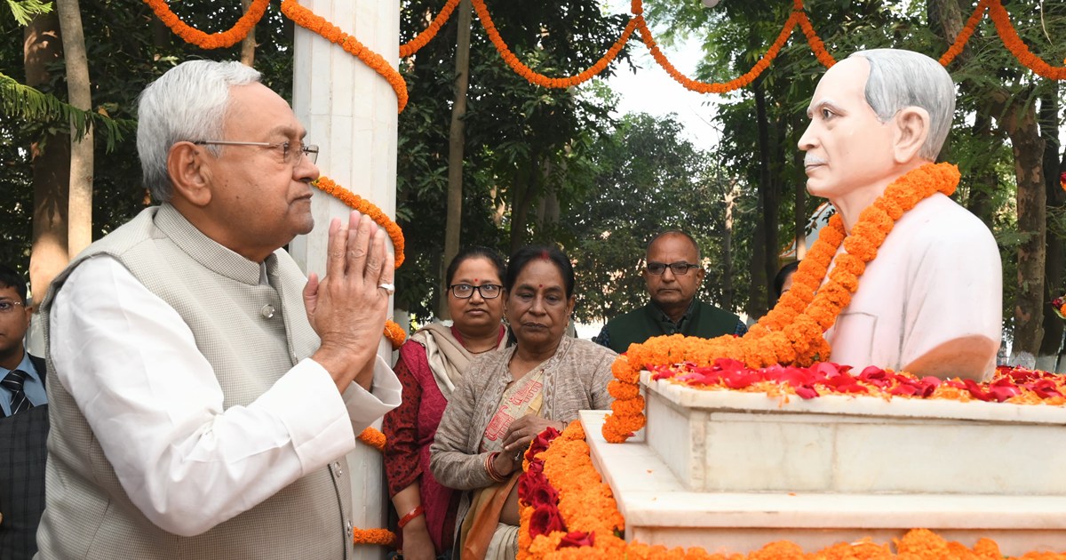 CM Nitish paid tribute to his father on his death anniversar