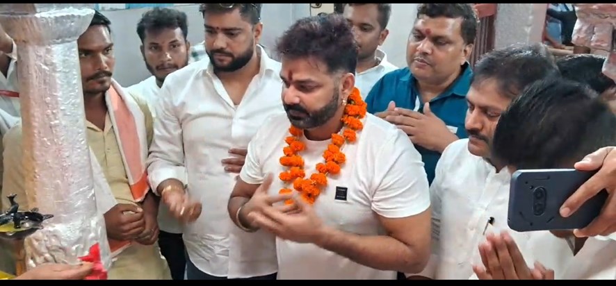 Bhojpuri star Pawan Singh reached Dev Surya Mandir, know the Bhojpuri star Pawan Singh reached Dev Surya Mandir, know the