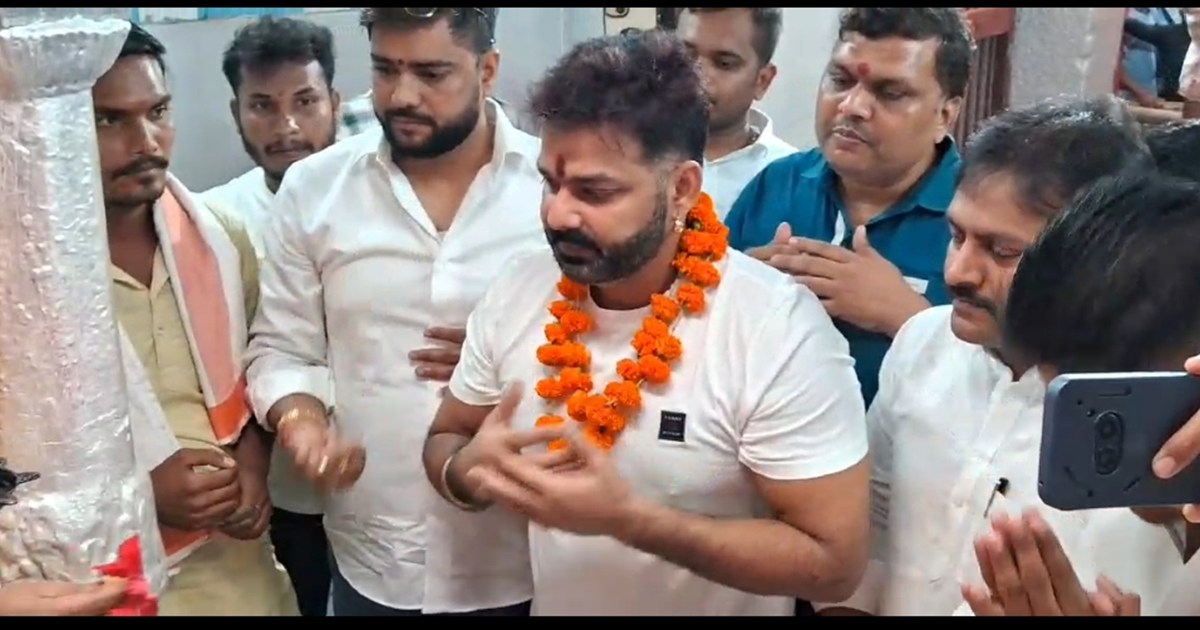 Bhojpuri star Pawan Singh reached Dev Surya Mandir, know the