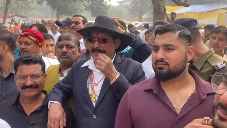 Former Bahubali MLA Anant Singh reached Sonpur fair, his hor