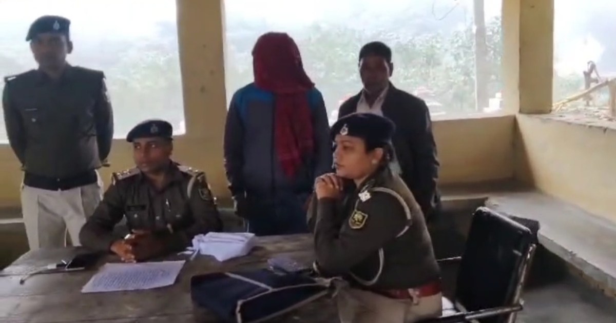 East Champaran Police arrested a foreign national with a con