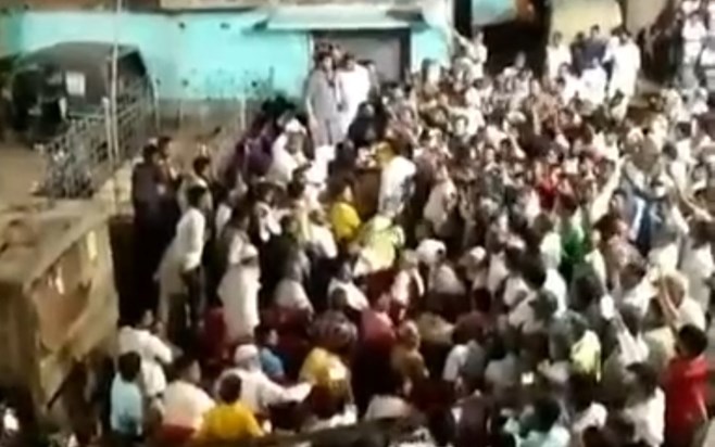 A youth who opposed the RJD candidate was beaten up in Osama A youth who opposed the RJD candidate was beaten up in Osama