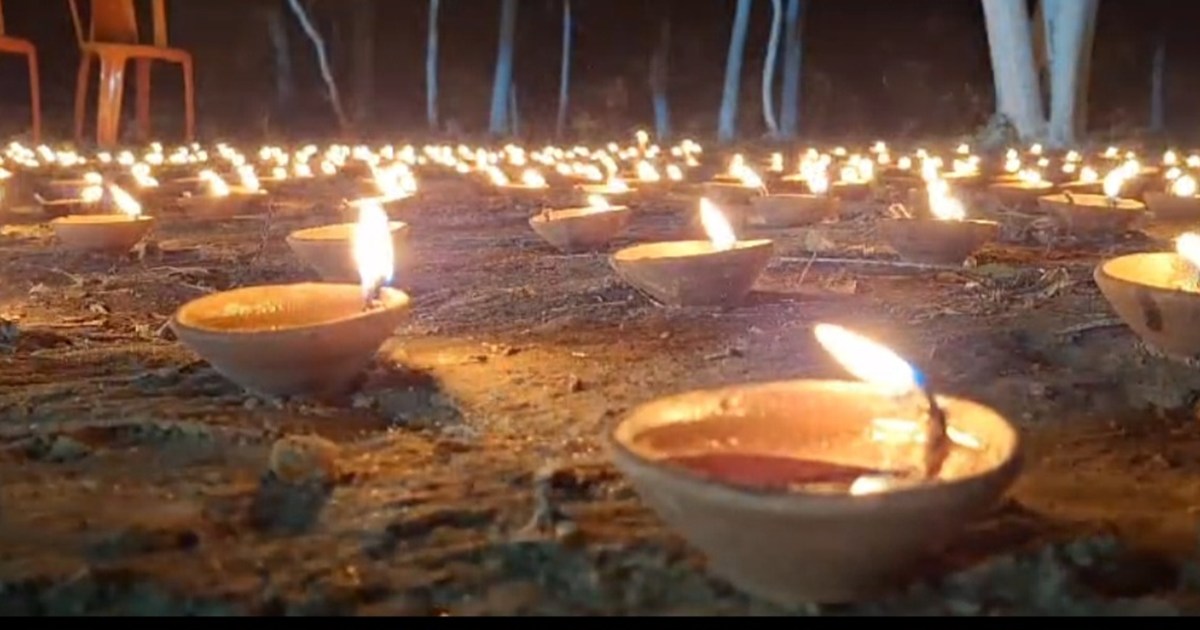 Criminals shot a young man lighting a lamp at the door of hi