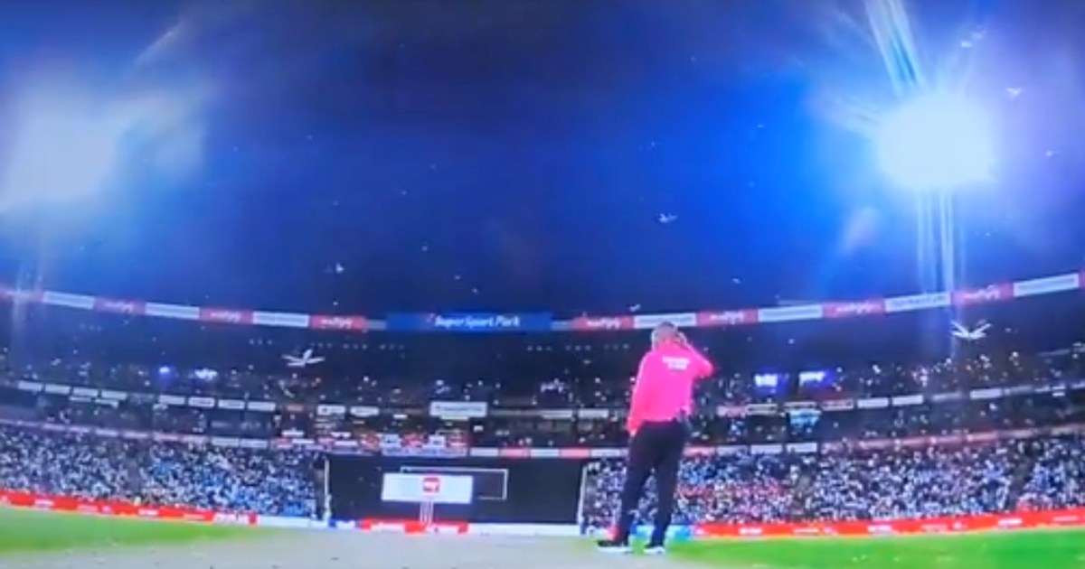 Strange scene during the match between India and South Afric