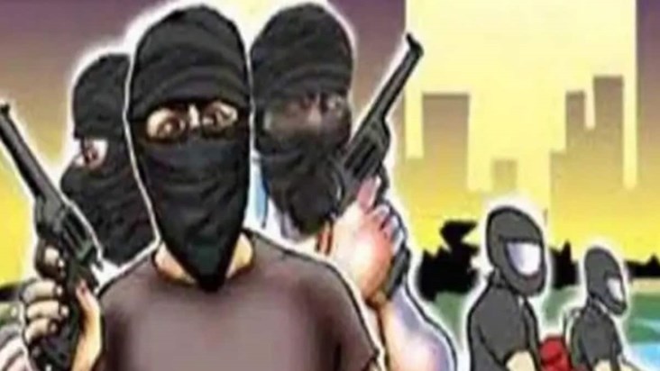 Criminals shot a cloth merchant in Saran and looted Rs 2 lak