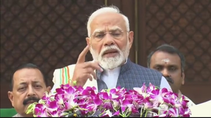 Before the start of the Parliament session, PM Modi took a d