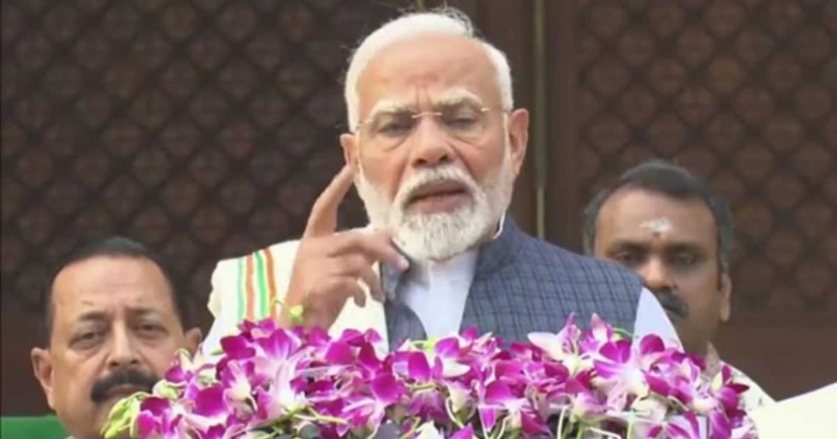 Before the start of the Parliament session, PM Modi took a d