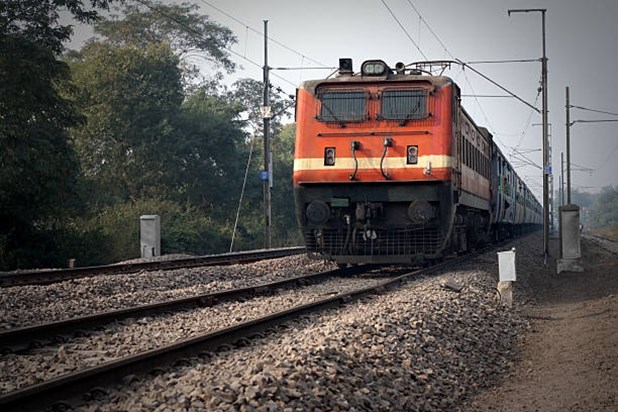 Negligence again: Three railway workers got hit by a train w