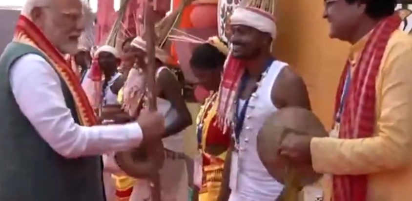 PM Modi in Jamui on Tribal Pride Day, welcomed with tribal t PM Modi in Jamui on Tribal Pride Day, welcomed with tribal t
