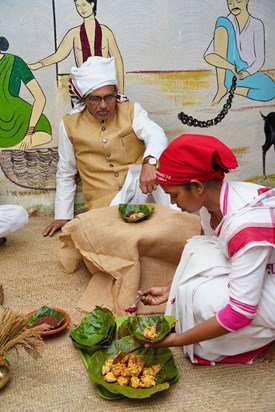 Shivraj Singh Eat Jharkhandi Foods Shivraj Singh Eat Jharkhandi Foods