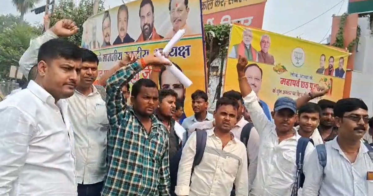 Animal friend's protest in front of BJP state office, accuse