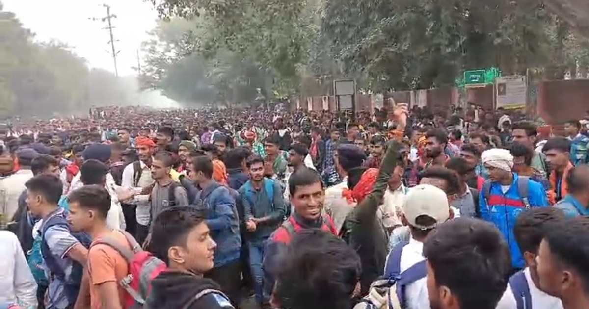 A crowd of 30 thousand candidates reached Danapur for army r